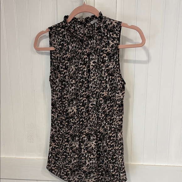 H&M Sleeveless, slightly cinched waist black/White/peach, keyhole backTop size 2 - Picture 1 of 8